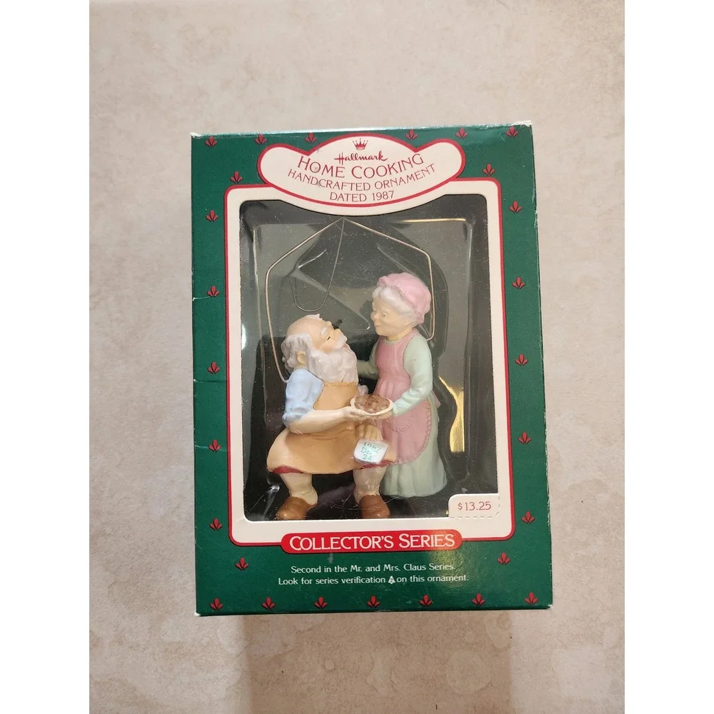 1987 Hallmark Keepsake Ornament‎ Home Cooking Mr and Mrs Claus Series 2 QX483-7
